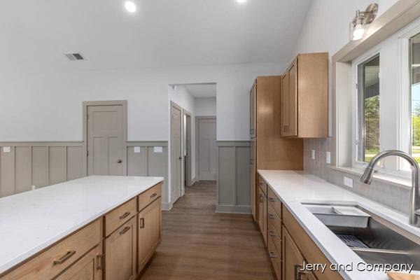 2076 W Lakewood Boulevard, Holland, MI 49424