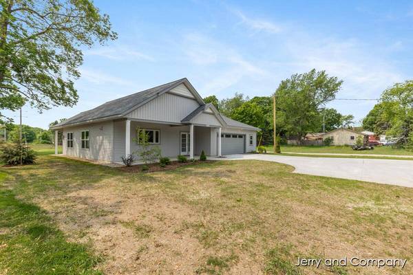 2076 W Lakewood Boulevard, Holland, MI 49424