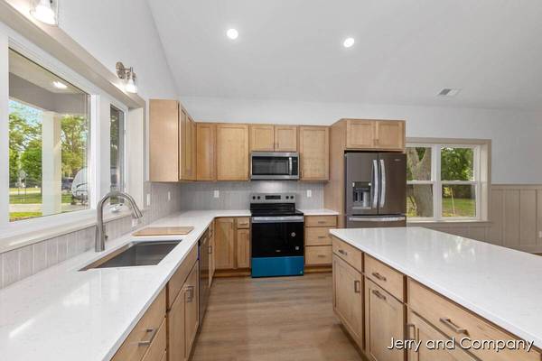 2076 W Lakewood Boulevard, Holland, MI 49424