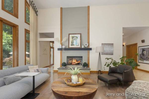 16941 Shore Oaks East Lane, Holland, MI 49424