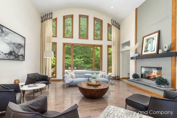 16941 Shore Oaks East Lane, Holland, MI 49424