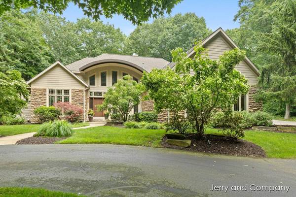 16941 Shore Oaks East Lane, Holland, MI 49424