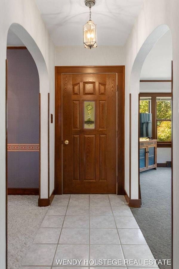 655 Lugers Road, Holland, MI 49423