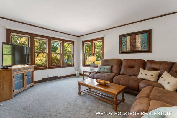 655 Lugers Road, Holland, MI 49423