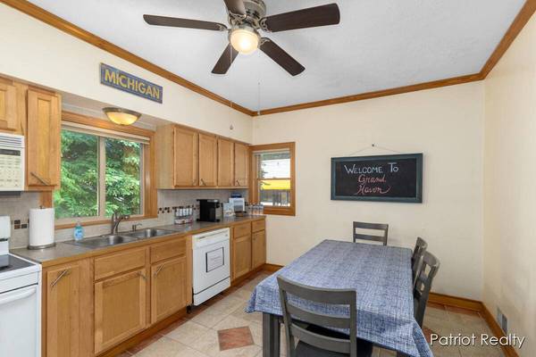 602 Jackson Street, Grand Haven, MI 49417