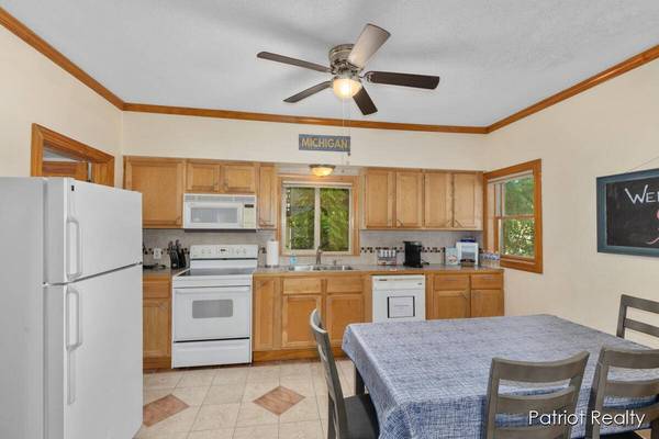 602 Jackson Street, Grand Haven, MI 49417