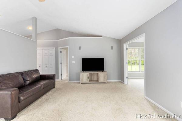 11877 Willow Wood N, Holland, MI 49424