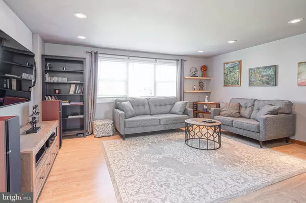 8824 DEWEES ST, Philadelphia, PA 19152