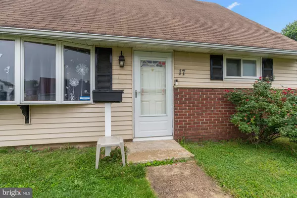 17 MIDDLE RD, Levittown, PA 19056
