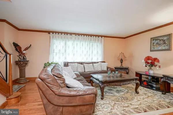 1955 BEYER AVE, Philadelphia, PA 19115