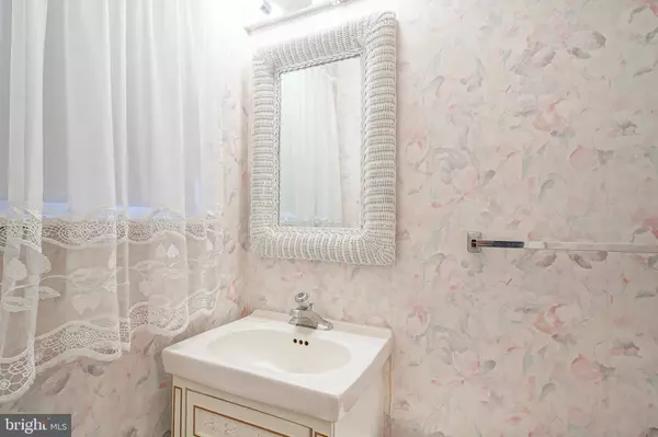 1955 BEYER AVE, Philadelphia, PA 19115