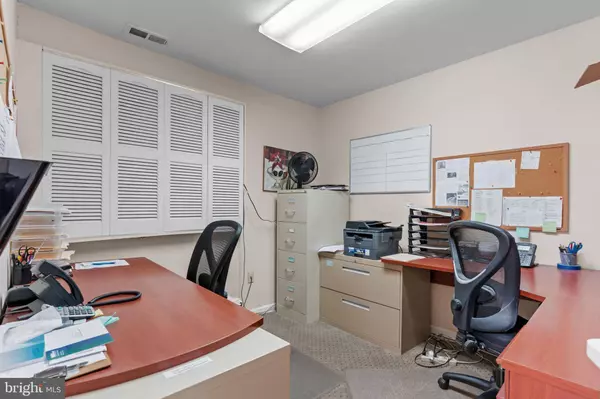 301 OXFORD VALLEY RD #301B, Yardley, PA 19067