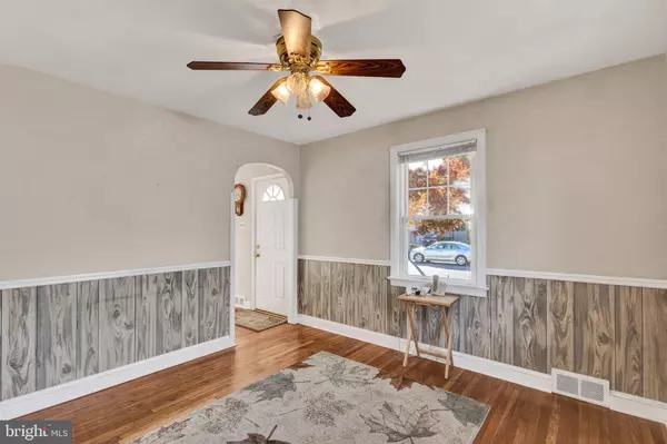 2349 DIXON AVE, Croydon, PA 19021