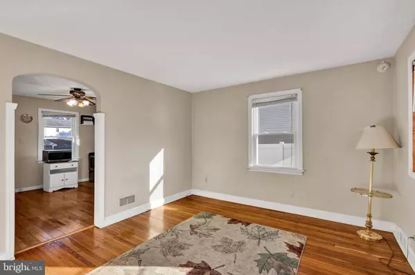 2349 DIXON AVE, Croydon, PA 19021