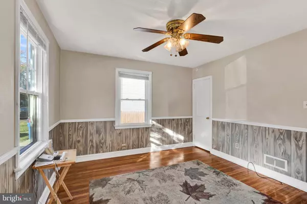 2349 DIXON AVE, Croydon, PA 19021