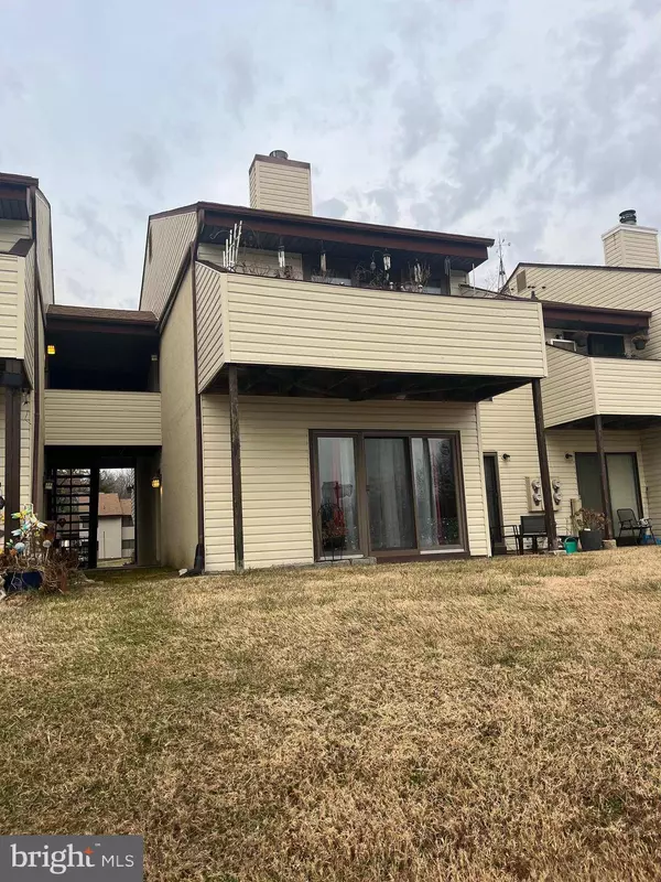 29 DAISY LN #B, Mount Laurel, NJ 08054