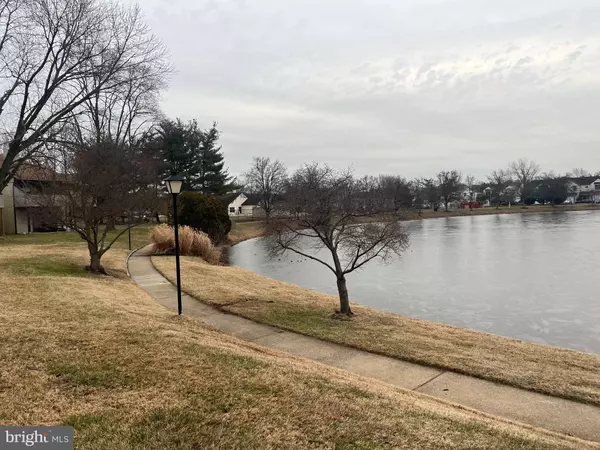 29 DAISY LN #B, Mount Laurel, NJ 08054