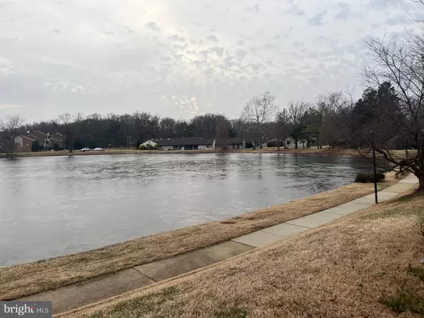 29 DAISY LN #B, Mount Laurel, NJ 08054