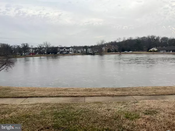 29 DAISY LN #B, Mount Laurel, NJ 08054