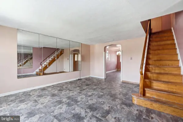 8033 TEMPLE RD, Philadelphia, PA 19150