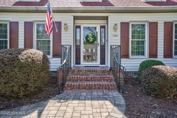 1308 Drivers CIR, Rocky Mount, NC 27804