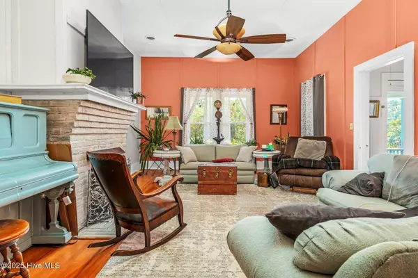 512 W Nash ST, Spring Hope, NC 27882