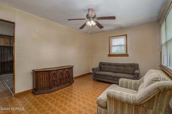 9932 Straight Gate RD, Whitakers, NC 27891