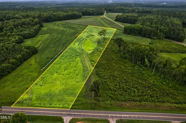 4 Avent RD, Whitakers, NC 27891