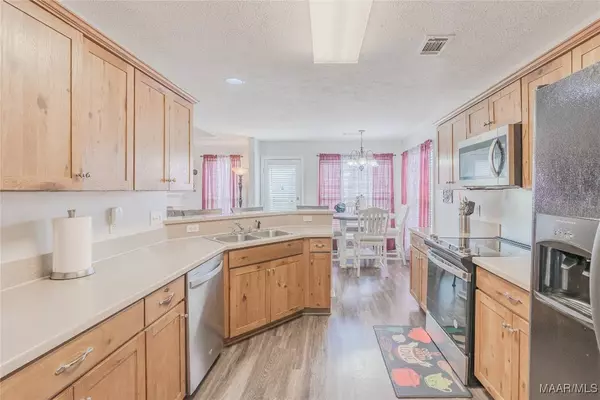 1944 Regent RD, Prattville, AL 36066