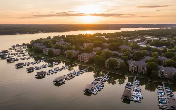 Lake Norman Condos & Townhomes Near Davidson: Low-Maintenance Living Guide 2025