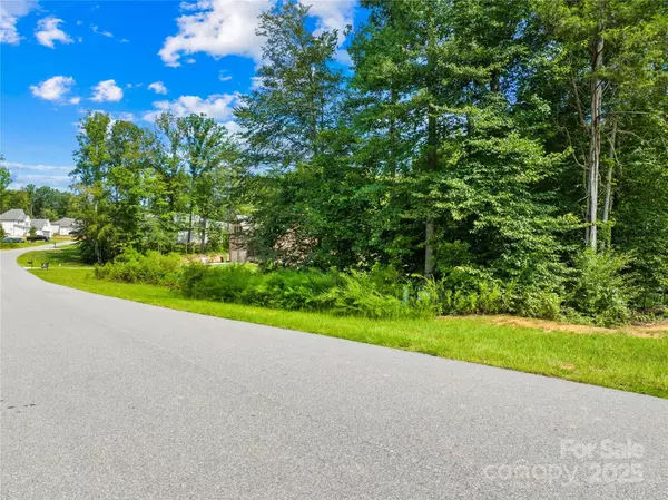 1099 Kapstone XING, Lexington, NC 27295