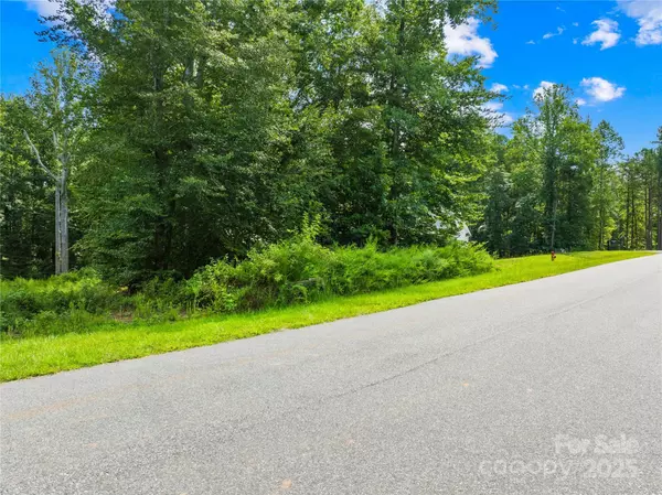 1099 Kapstone XING, Lexington, NC 27295