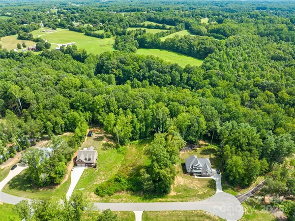 1099 Kapstone XING, Lexington, NC 27295