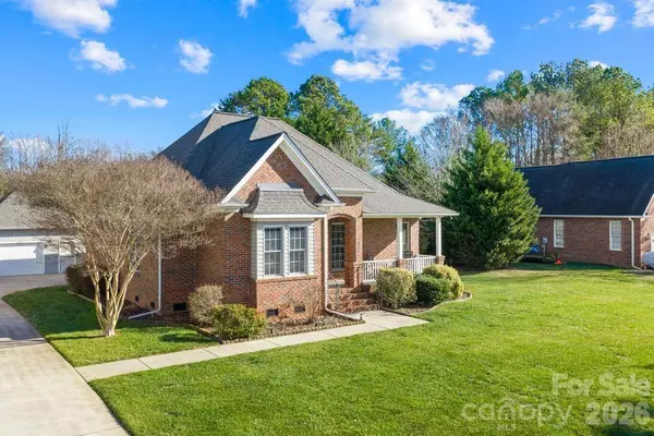 5244 Hickory Knoll LN, Mount Holly, NC 28120