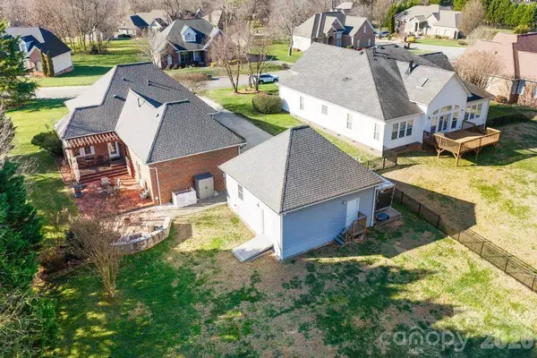 5244 Hickory Knoll LN, Mount Holly, NC 28120