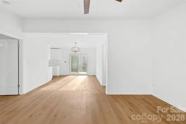 8122 Strawberry Point DR, Charlotte, NC 28215