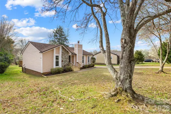 8122 Strawberry Point DR, Charlotte, NC 28215