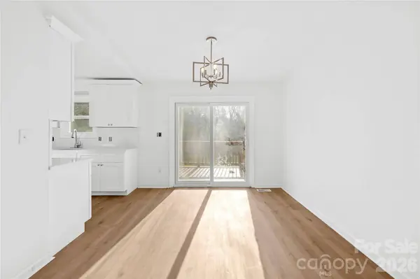 8122 Strawberry Point DR, Charlotte, NC 28215