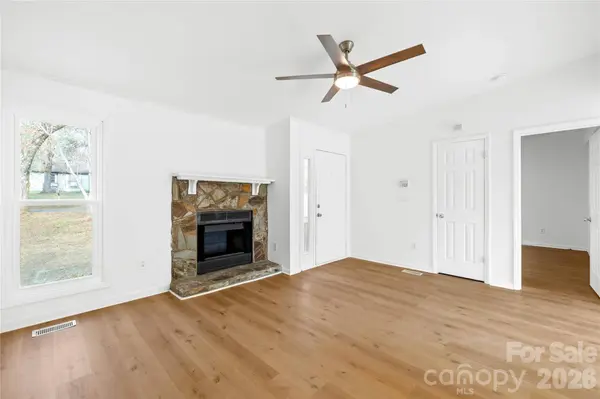 8122 Strawberry Point DR, Charlotte, NC 28215