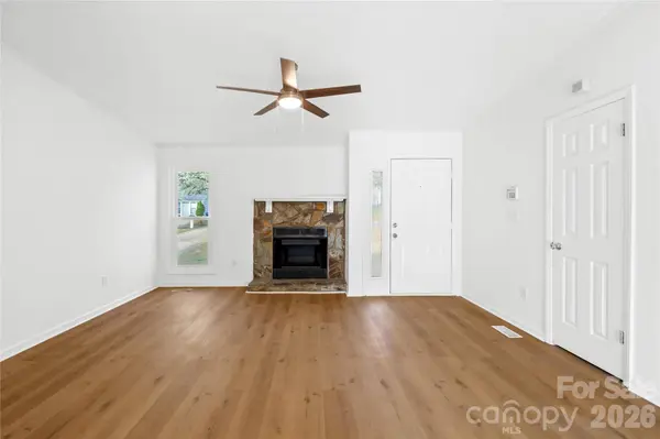 8122 Strawberry Point DR, Charlotte, NC 28215