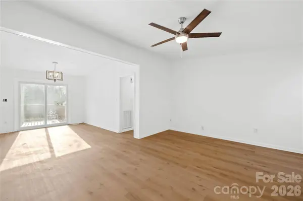 8122 Strawberry Point DR, Charlotte, NC 28215