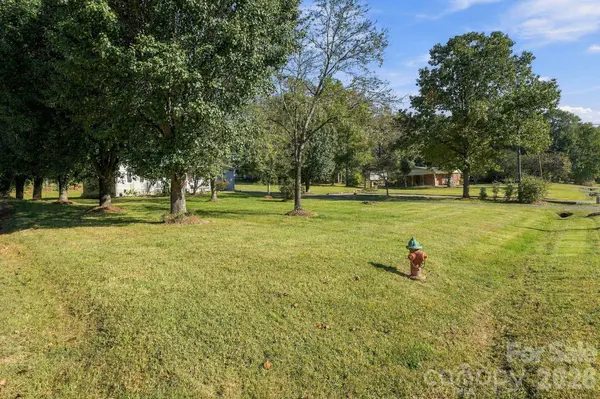 1295 Creekwood DR, Morganton, NC 28655