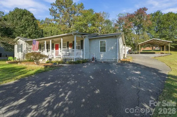 1295 Creekwood DR, Morganton, NC 28655