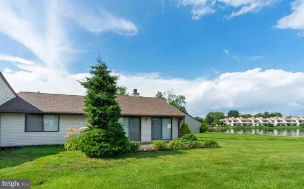 8 AZALEA LA, Mount Laurel, NJ 08054