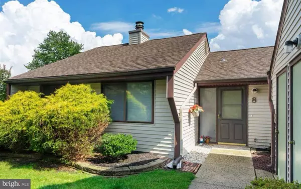 8 AZALEA LA, Mount Laurel, NJ 08054