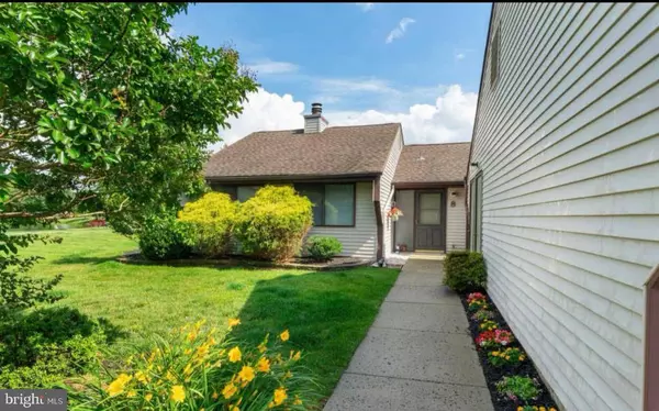 8 AZALEA LA, Mount Laurel, NJ 08054