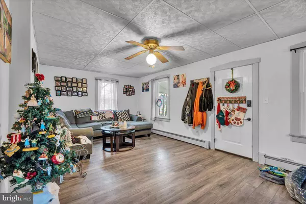 304 E LINDEN AVE, Lindenwold, NJ 08021