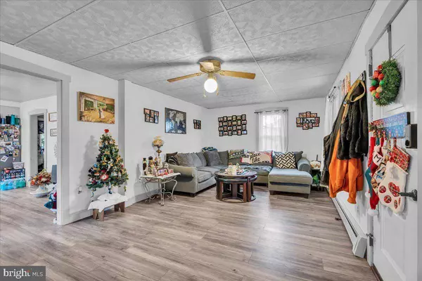 304 E LINDEN AVE, Lindenwold, NJ 08021