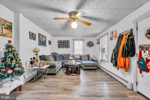 304 E LINDEN AVE, Lindenwold, NJ 08021