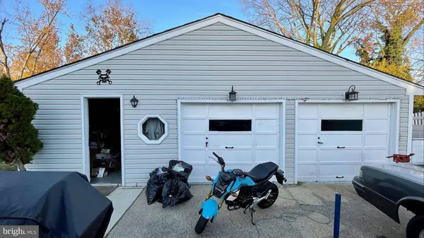 21 OVERBROOK AVE, Maple Shade, NJ 08052